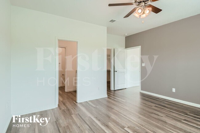 Building Photo - 7360 Parkside Pl Dr