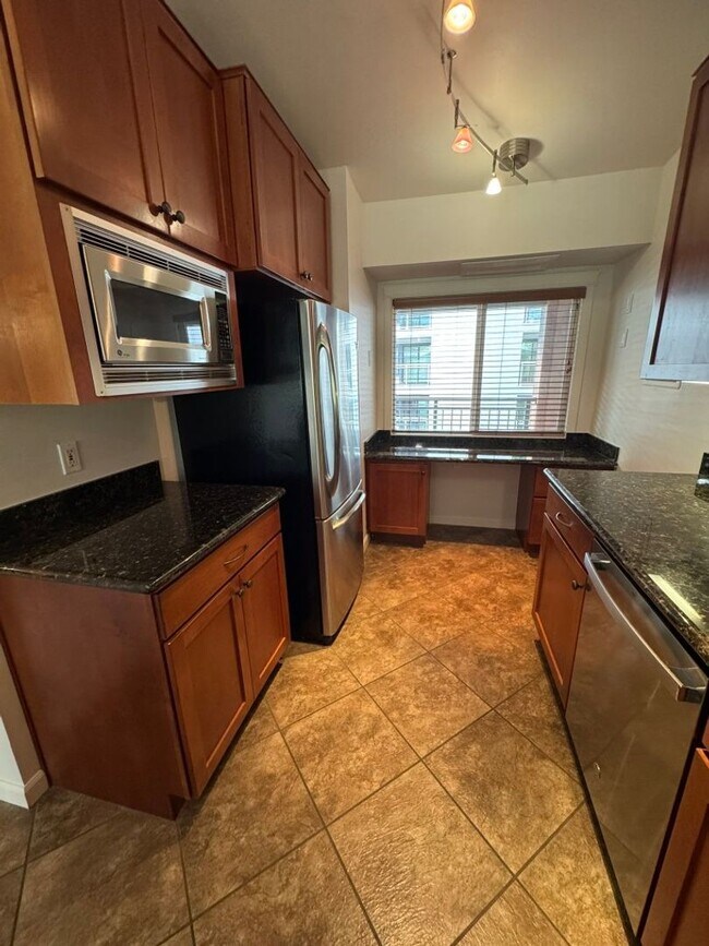 Building Photo - 1bd/1ba Bellevue Condo