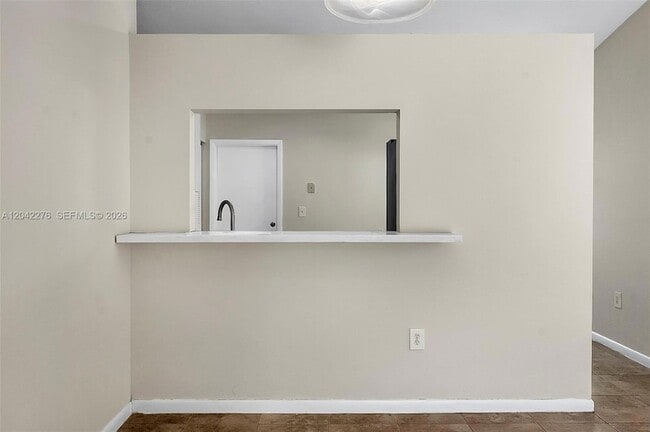 Building Photo - 681 Thornridge Ave
