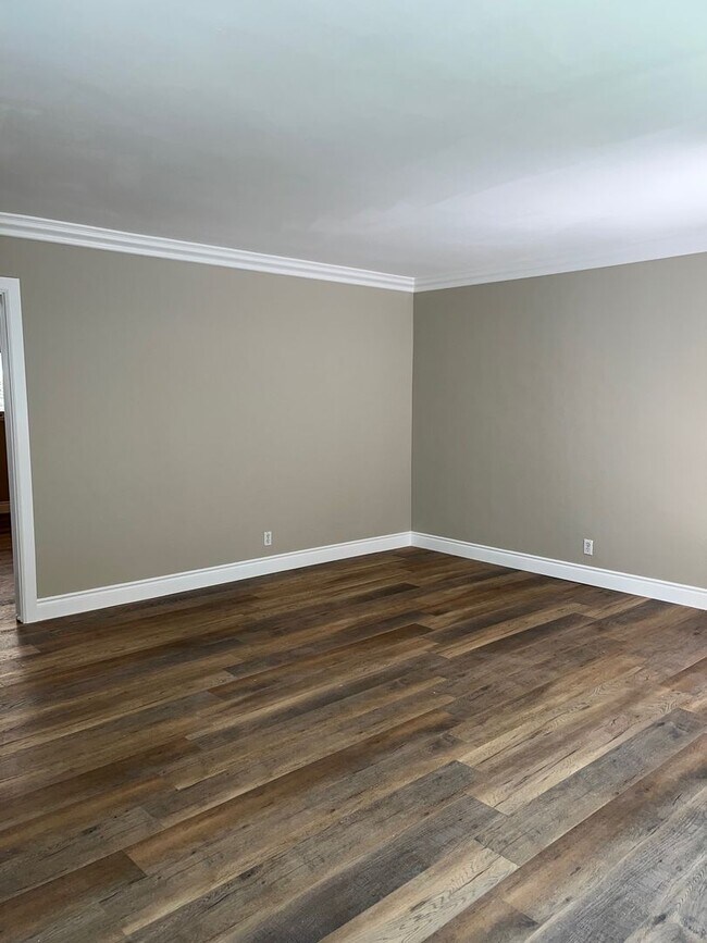 Building Photo - 4461 Green Ave