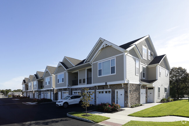 Building Photo - Woodmont Valley at Lower Macungie