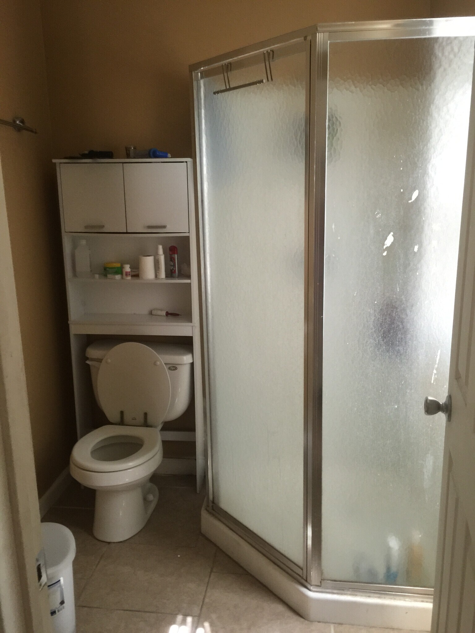 Bath 2 - 2935 Johnson Ave