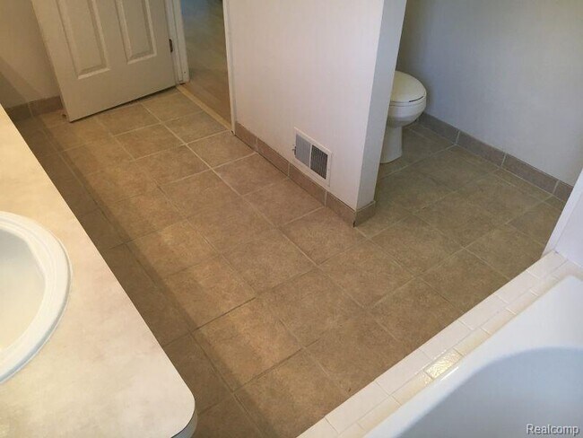 Building Photo - 879 Autumn Ridge Dr