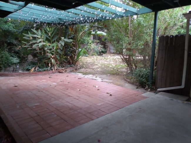 Backyard nature retreat - 6601 Louise Ave