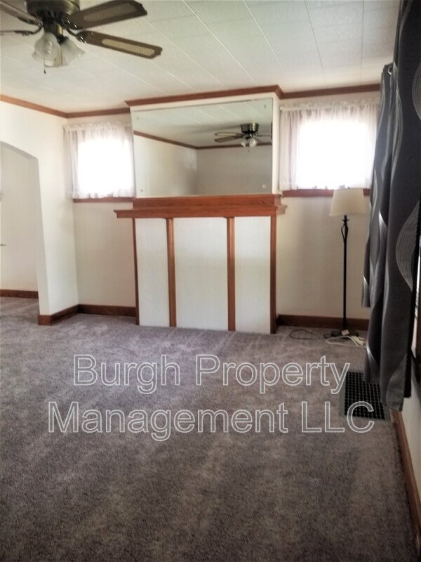 Building Photo - 944 Jackman Ave