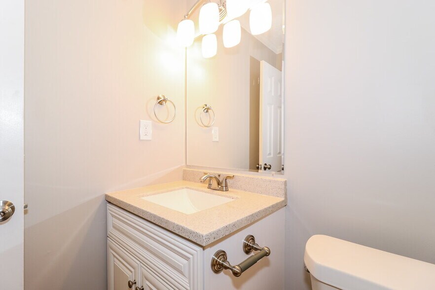 Building Photo - 2268 Lake Hill Ct