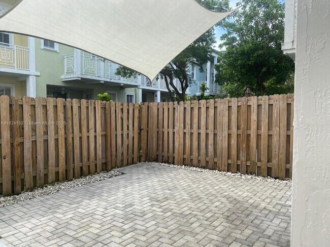 Building Photo - 7530 NW 114th Pl