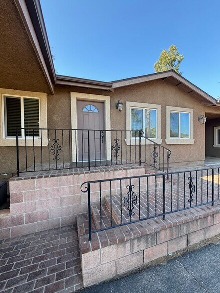 Building Photo - 13758 Lakeview Ct