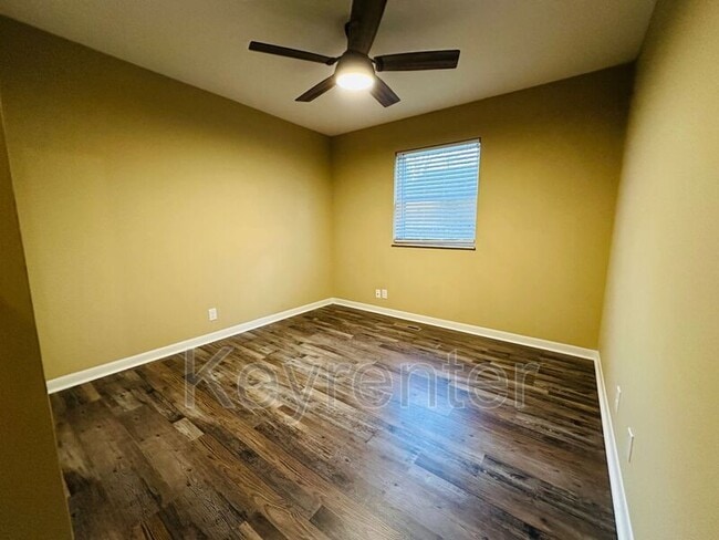 Building Photo - 918 W Forest Blvd