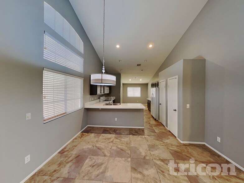 Building Photo - 2030 Maui Surf Ave