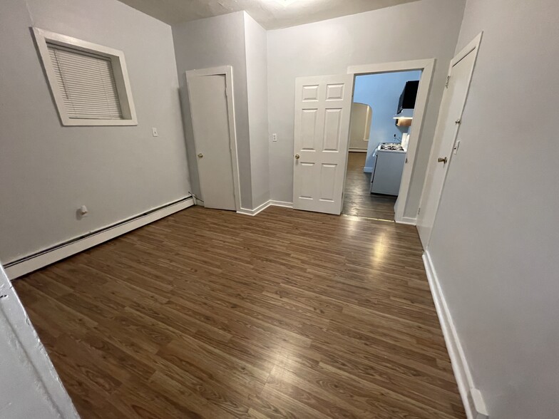 Building Photo - 563 Buttonwood St