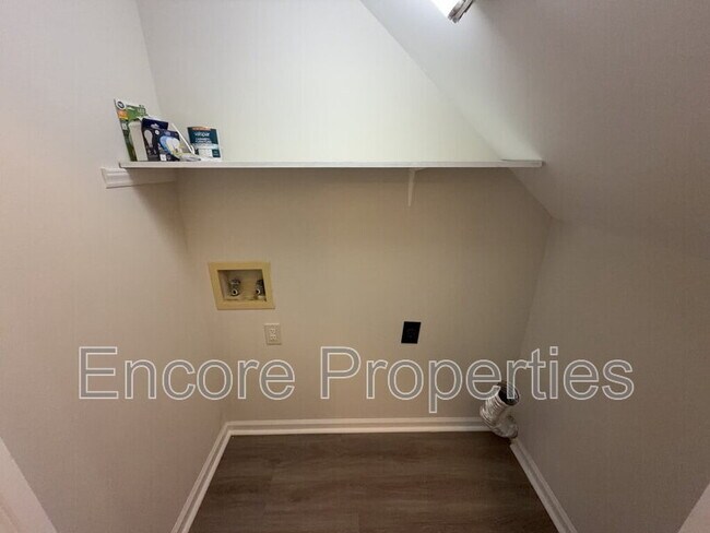 Building Photo - 203 Wood Hollow Dr