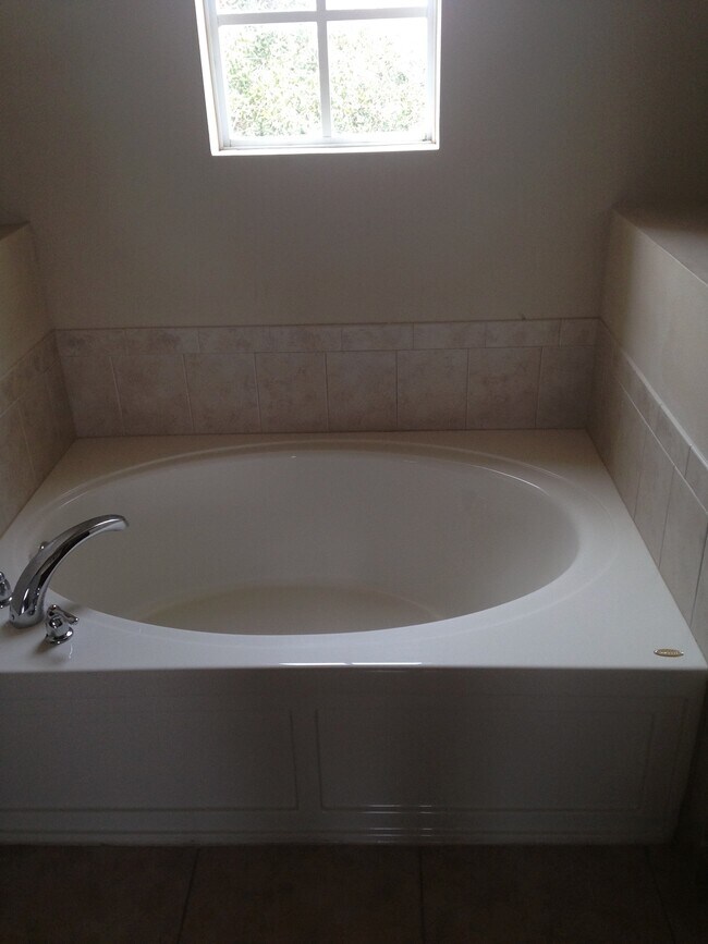 Building Photo - 5590 53rd Ave