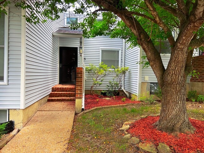 Building Photo - 663 Hiddenwood Ct