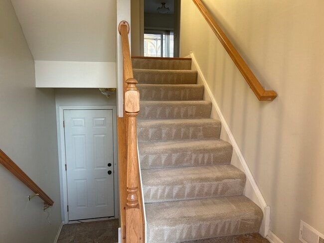 Building Photo - 1088 N Claremont Dr