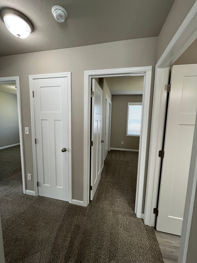 Building Photo - Now Leasing – Stylish 3-Bedroom Home in Bo...