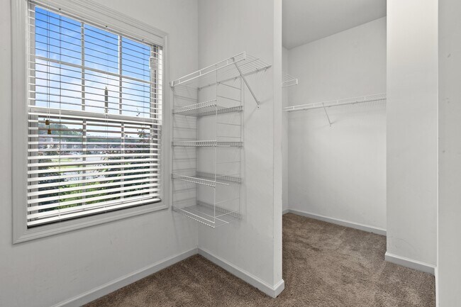 Building Photo - 830 W Richland Cir