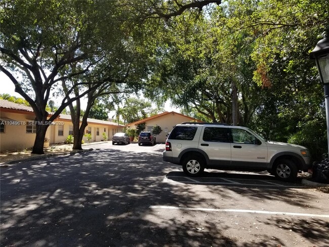 Building Photo - 2308 Monroe St