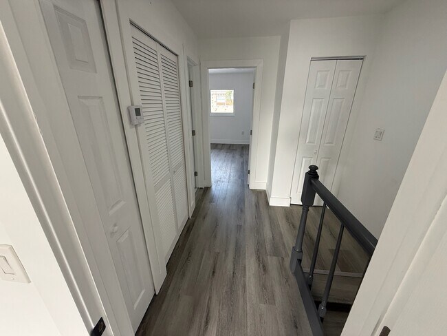 Building Photo - 1543 W 42nd St