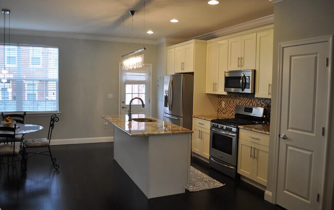 Building Photo - 2545 E Dauphin St