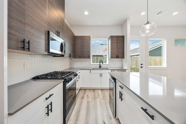 Building Photo - Bauman Heights