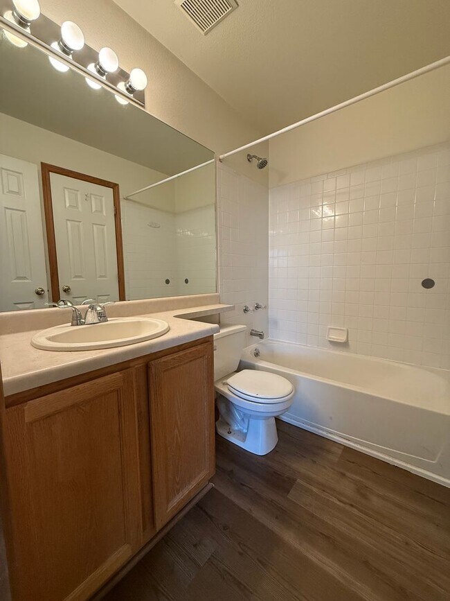 Building Photo - Near Ft Carson, 1342sf Bi-level, 3bd/2ba/2...