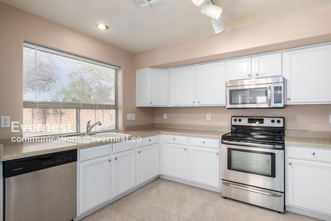 Building Photo - 42581 W Michaels Dr