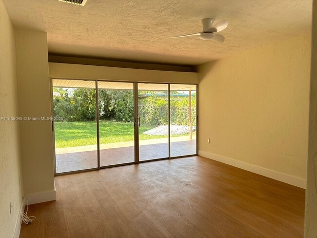 Building Photo - 1150 SW 12th St