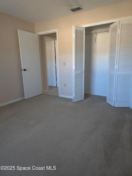 Building Photo - 245 Spring Dr