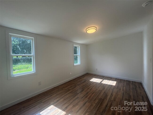 Building Photo - 2128 Hodgin St