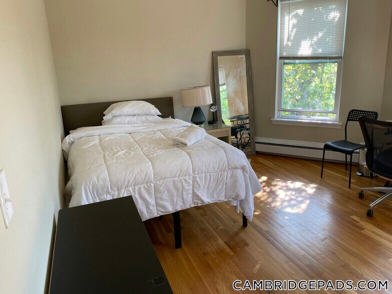 Building Photo - 1000 Memorial Dr