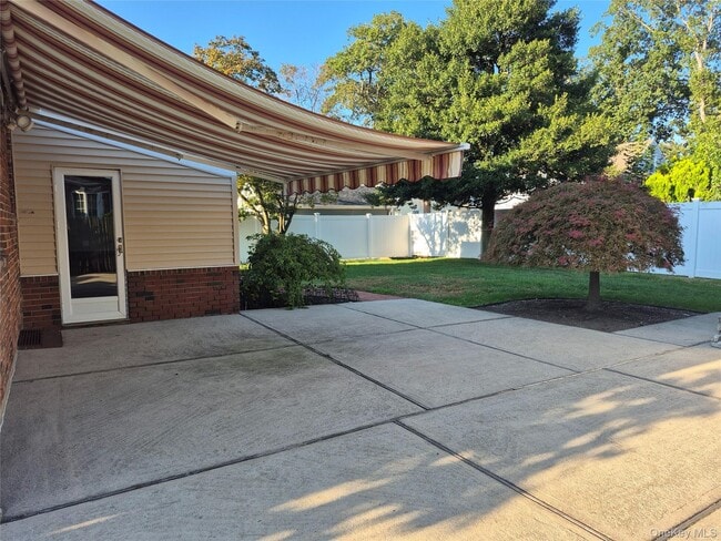 Building Photo - 17 Cedar Dr
