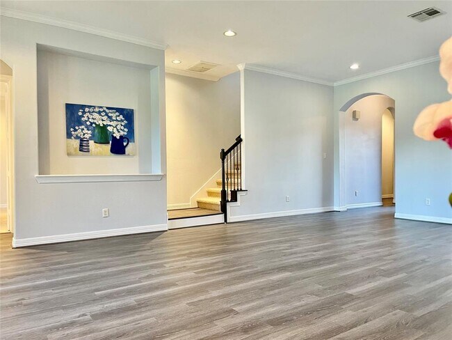Building Photo - 9616 Hamilton Dr