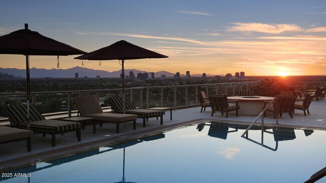 Building Photo - 2211 E Camelback Rd