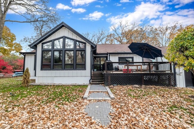 Building Photo - 15160 W Oak Spring Rd