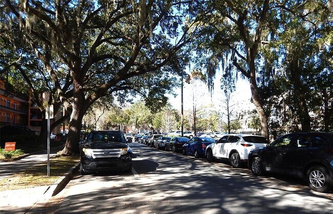 Building Photo - 1220 SW 1st Ave