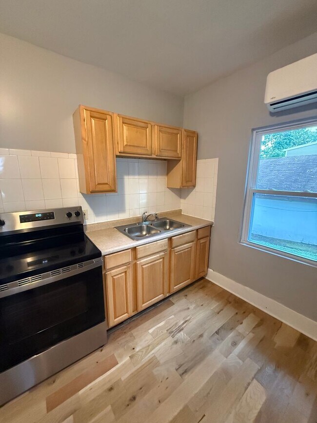 Building Photo - 152 N Miller St