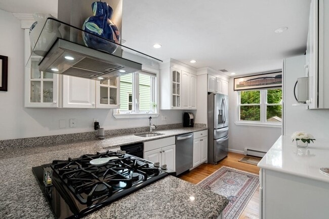 Building Photo - 45 Magoun St