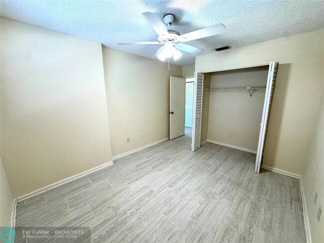 Building Photo - 12159 SW 52nd Ct