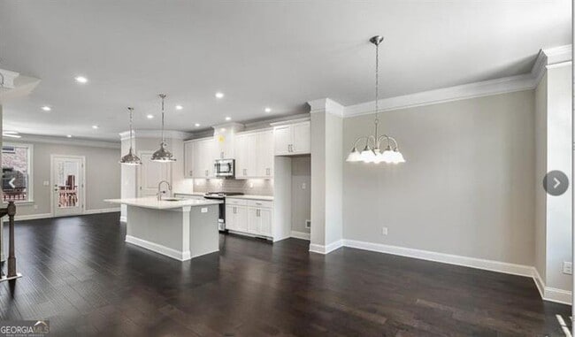 Building Photo - 1323 Harris Way S