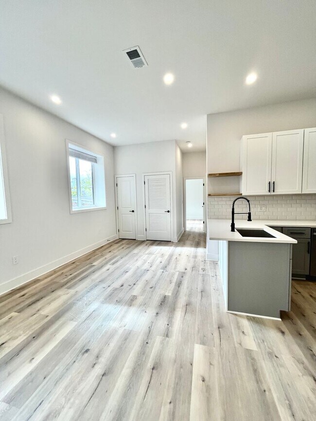 Building Photo - 1802 11th St NW