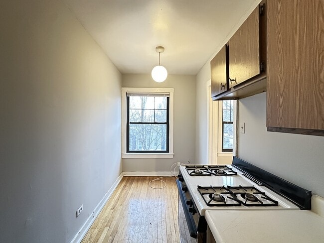 Building Photo - 3007 N Racine Ave