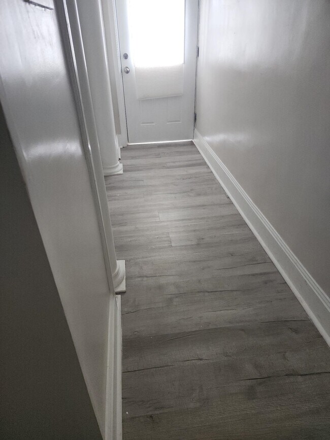 Building Photo - 703 Schuyler Ave