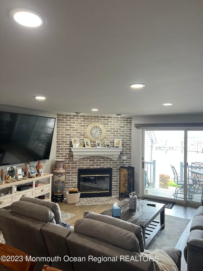 Building Photo - 85 E Water St