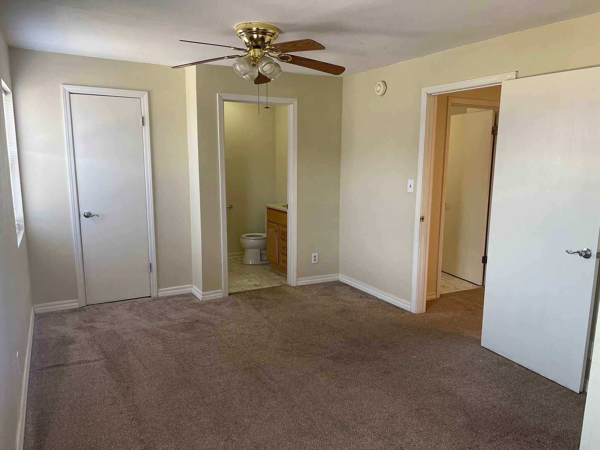 Building Photo - 2330 Parkland Ave