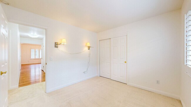 Building Photo - 7971 Oakmont Dr