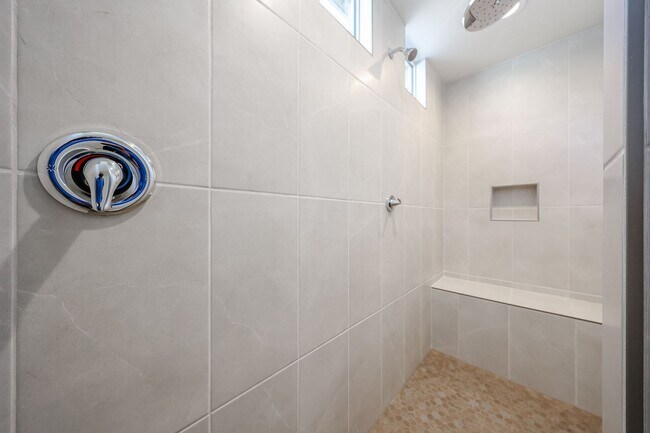Building Photo - 3 bedroom + Den in Asante community