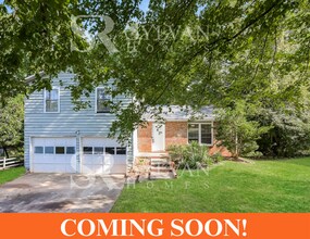 Building Photo - Spacious 3BR 2.5BA Home Awaits You!