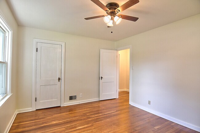 Building Photo - 2911 Shroyer Rd