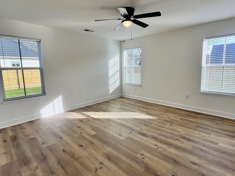 Building Photo - 119 Otis St